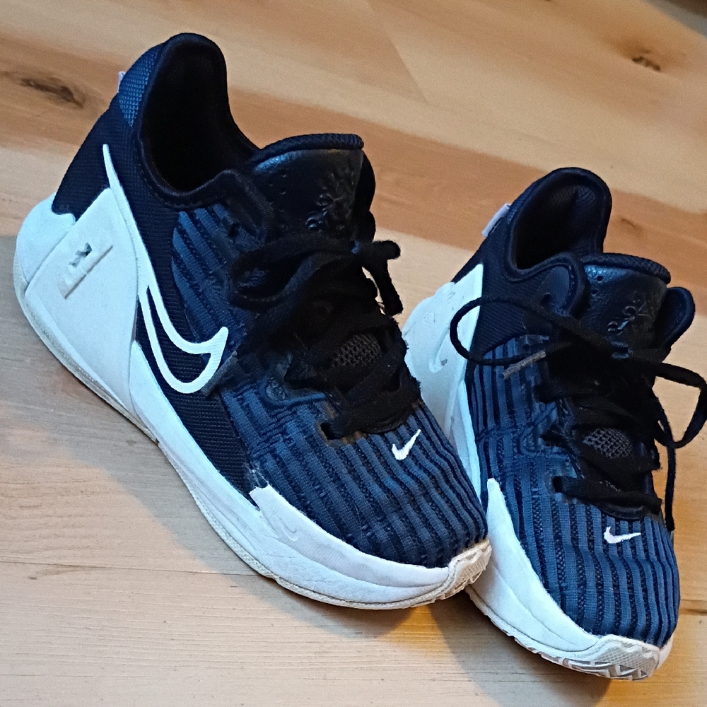 Nike Witness 6 Kids LeBron Sneaker